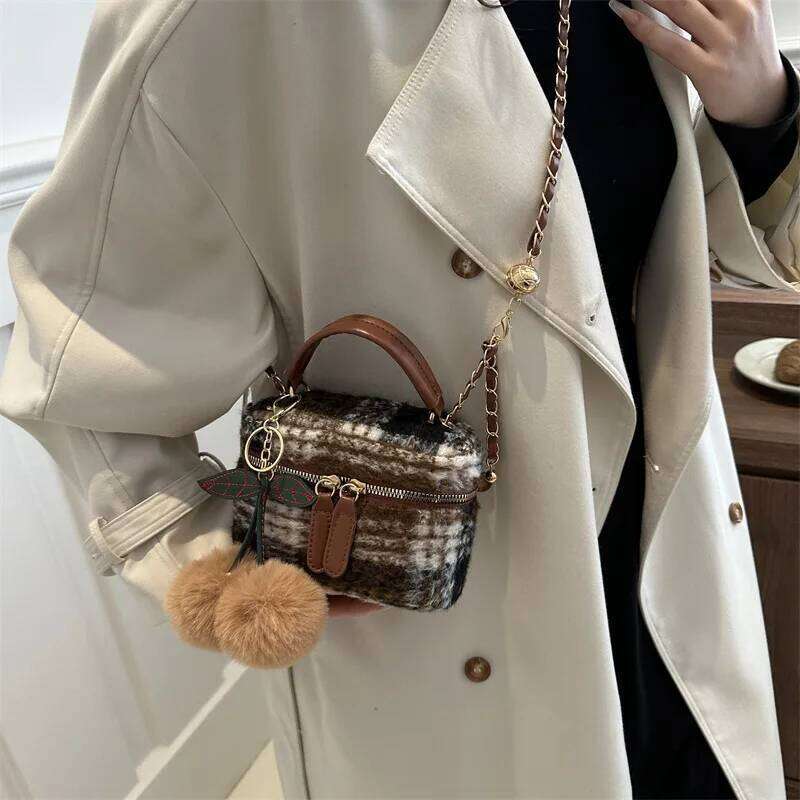 Niche Fashion Handbag Women's New Contrasting Striped Woolen Box A Textured One Shoulder Crossbody Bag Style Retro Trends
