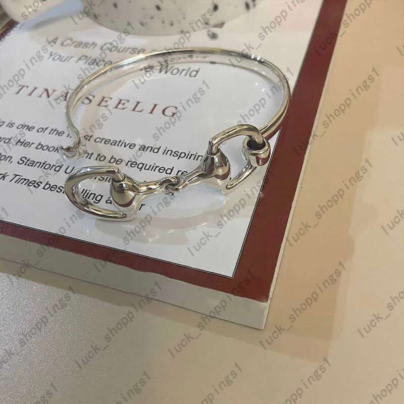 Wholesale European Fashion Horse Snaffle Bit 2 Easy Hook Clasp Charm Bracelet Bangle Promotional Gifts z240704 NEW