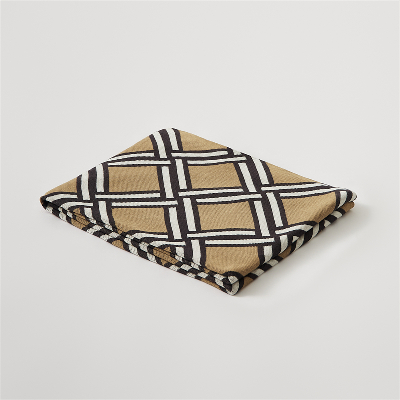 2025 new travel blanket Lightweight Plush Woven Coverlet Ideal for Lounge Furniture, Sleeping Arrangements, Picnic Trips