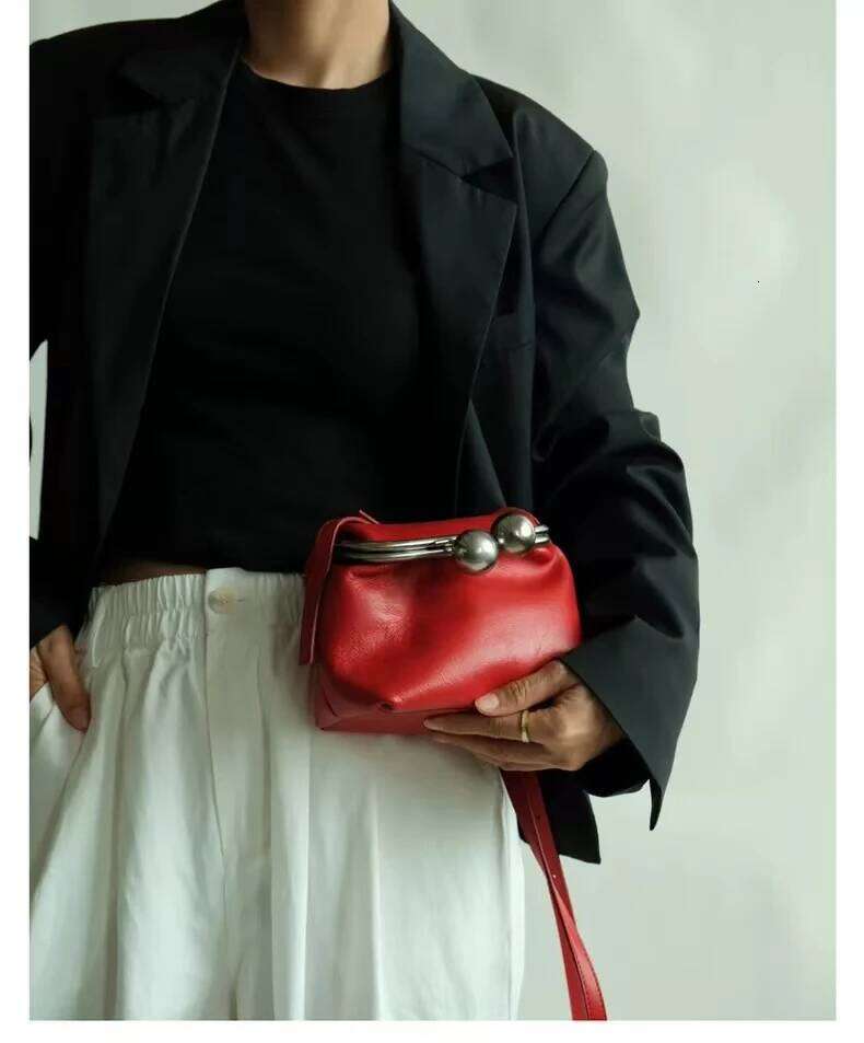 Novel Bell Design Clip Pouch Leisure Genuine Cow Leather Women Flap Shoulder Small Delicate Female Crossbody Bag Red