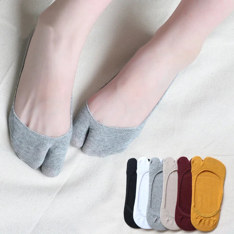 Women Two Finger Socks Summer Thin Nonslip Invisible Low Cut Boat Sock Solid Breathable Cotton Tabi Comfortable 250828