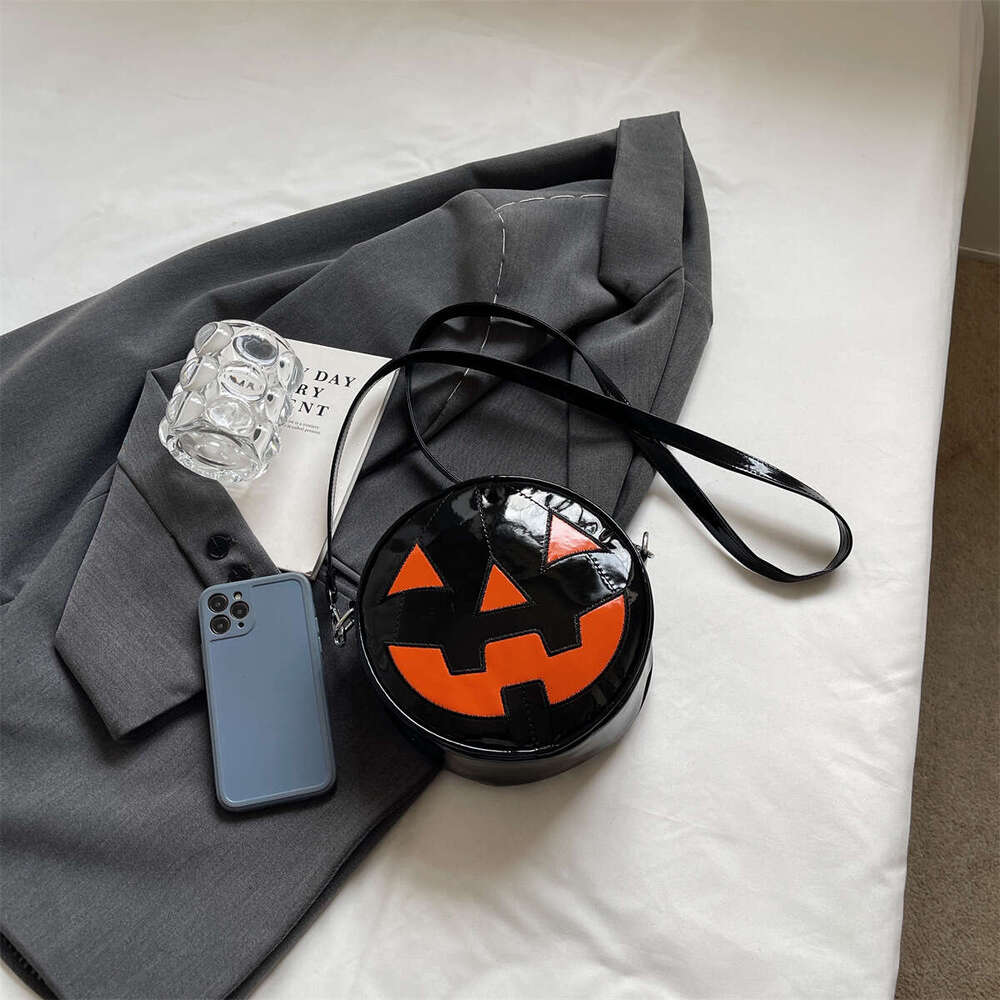 2025 New Fashionable Cross border Halloween Odd Personality Decoration Candy Gift Shoulder Bag Holiday Decoration Novelty Bag