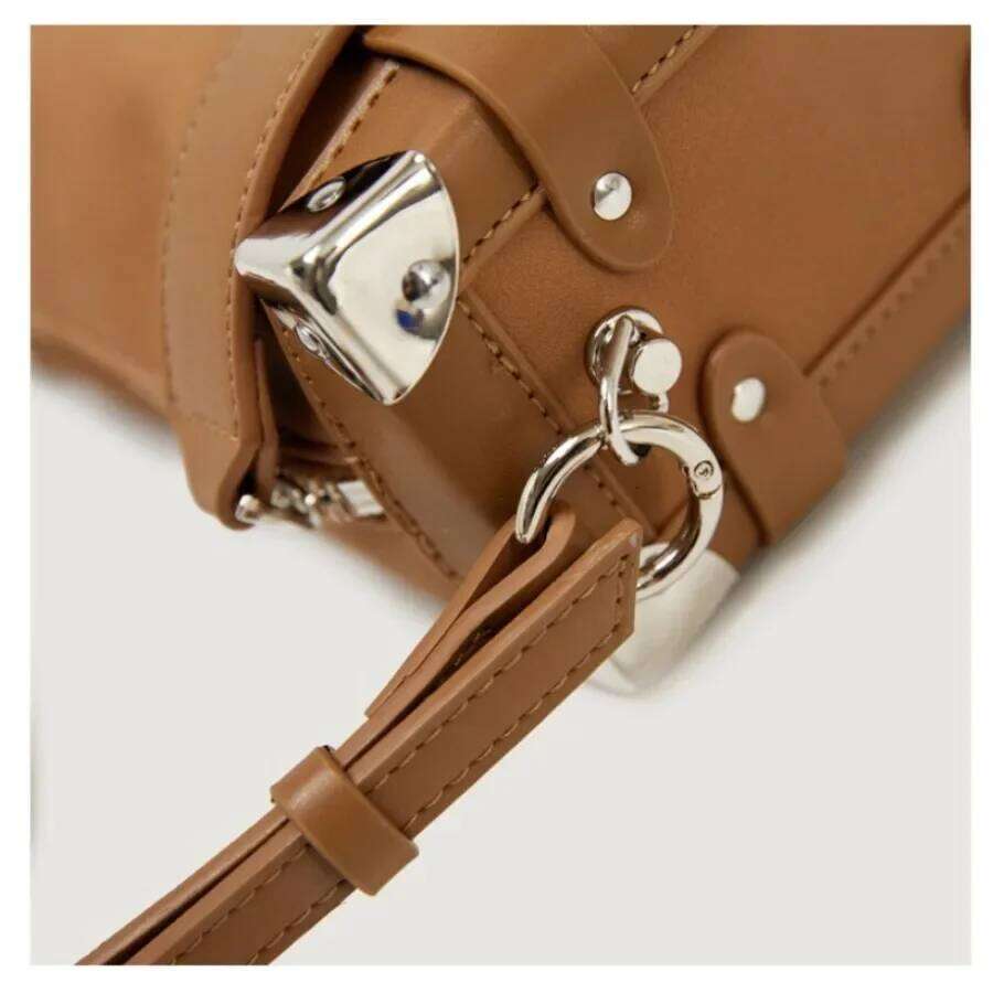 Autumn Winter Retro Fashion Handheld Minimalist Design Elegant And High-End Punk Chain Shoulder Bag For Women