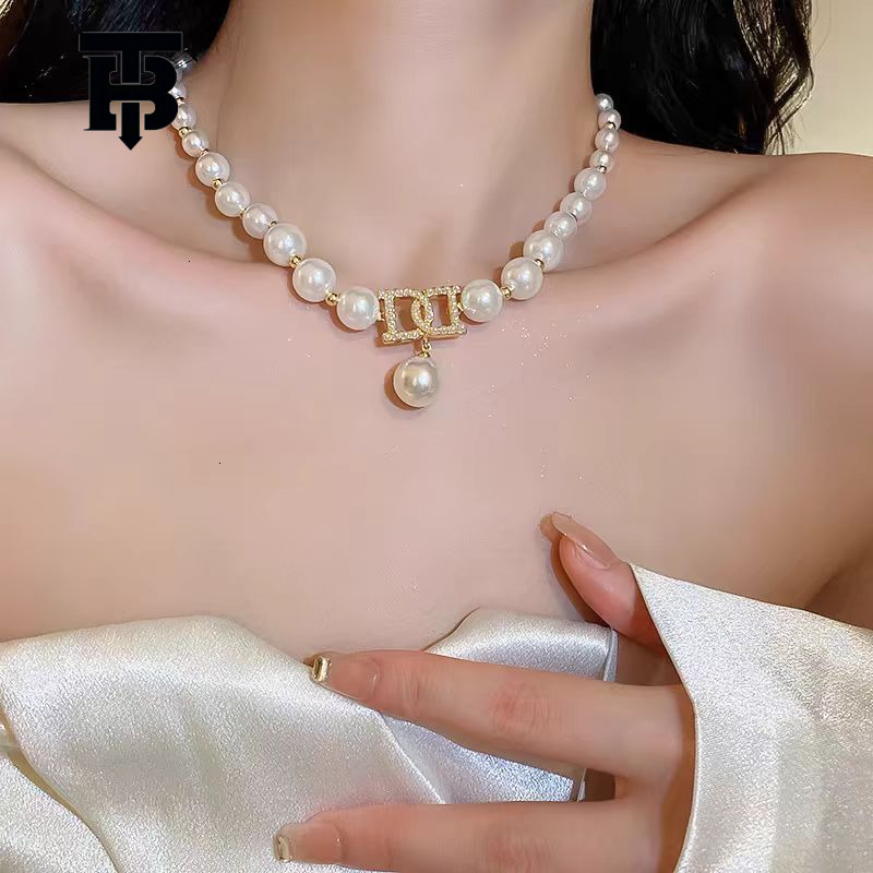 Free Shipping For New Designer Accessories New Chinese Style Pearl Necklace Set For Women High-end Luxury Clavicle Chain Niche Design Earrings Wholesa