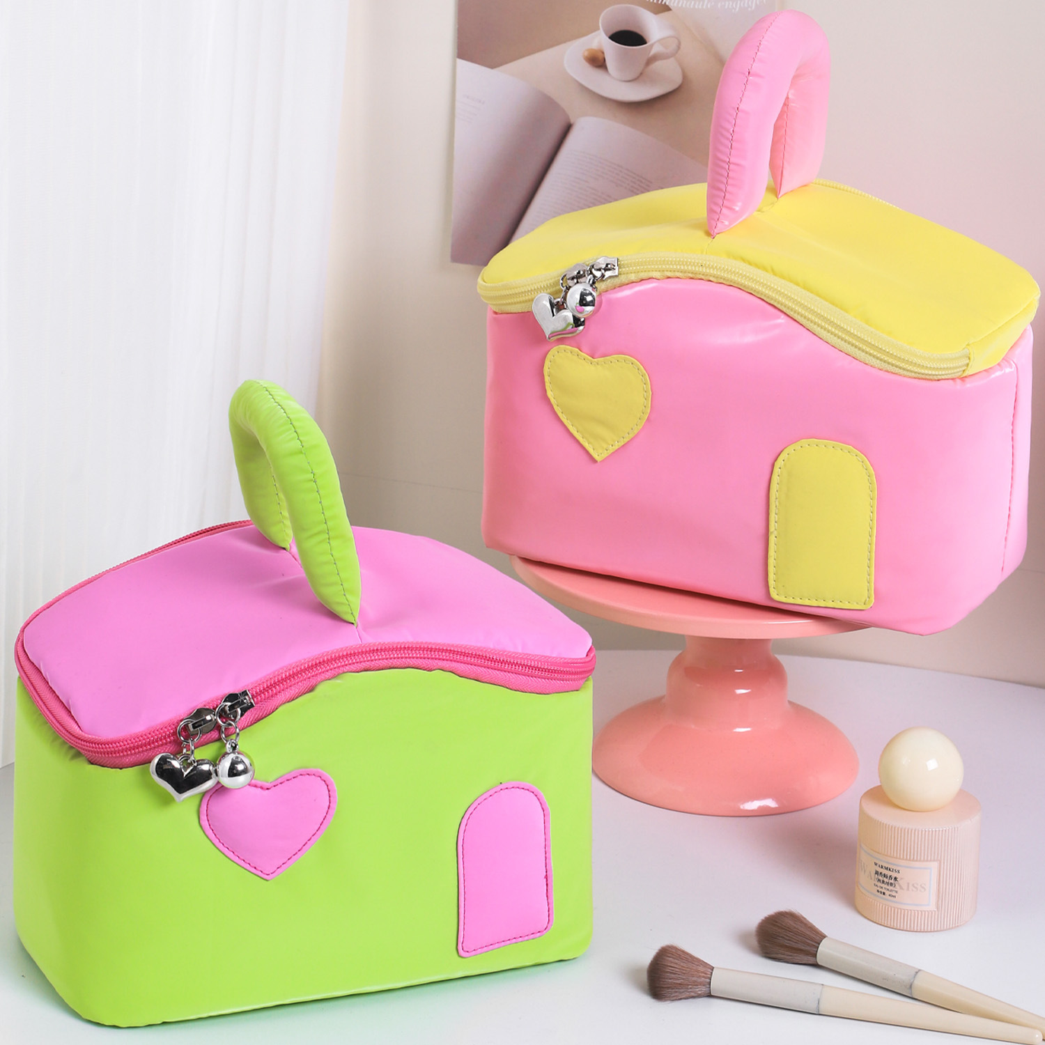 2025 autumn new color elegant blocked cabin makeup bag niche lightweight cute large bag capacity women s cosmetics storage bag travel grooming bag des