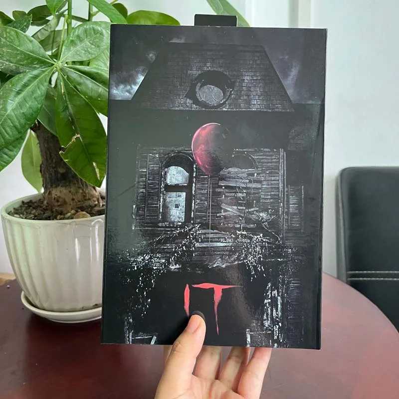 NECA Pennywise Joker Figure Pennywise Joker Bill Toy Horror Doll Action Figure Model Toys Joint Movable Doll Bookshelf Ornament W250828