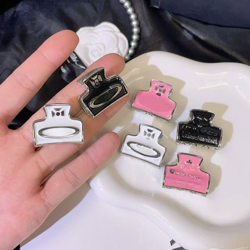 Design Hairpin Trendy Metal Alloy Clasp Hair Accessory High Quality Easy To Match Available in Black Pink and White Colors Women's Hair Accessories
