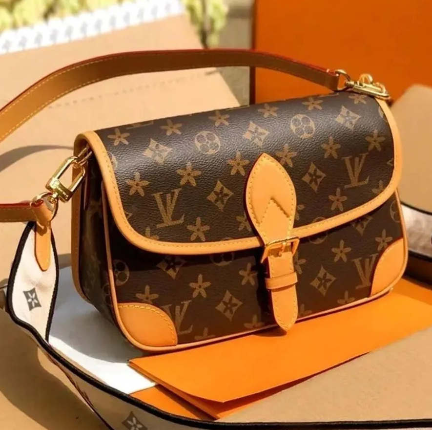 Luxurys Designer Bag Crossbody Diane Baguette Vintage Canvas Strap Flower Flap Clutch Purse Shoulder Bags louisvuinton Tote Bag Female louisvuittion backpack