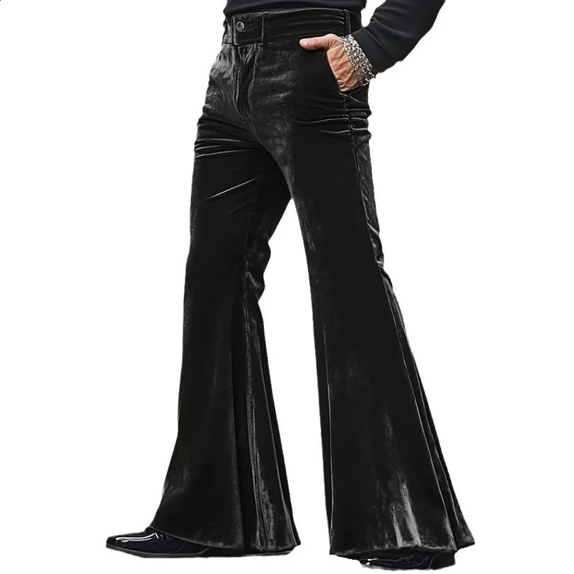 Mens flared trousers. Made of soft velvet suitable for daily wear with a fashionable streetstyle for dress pants. 250827