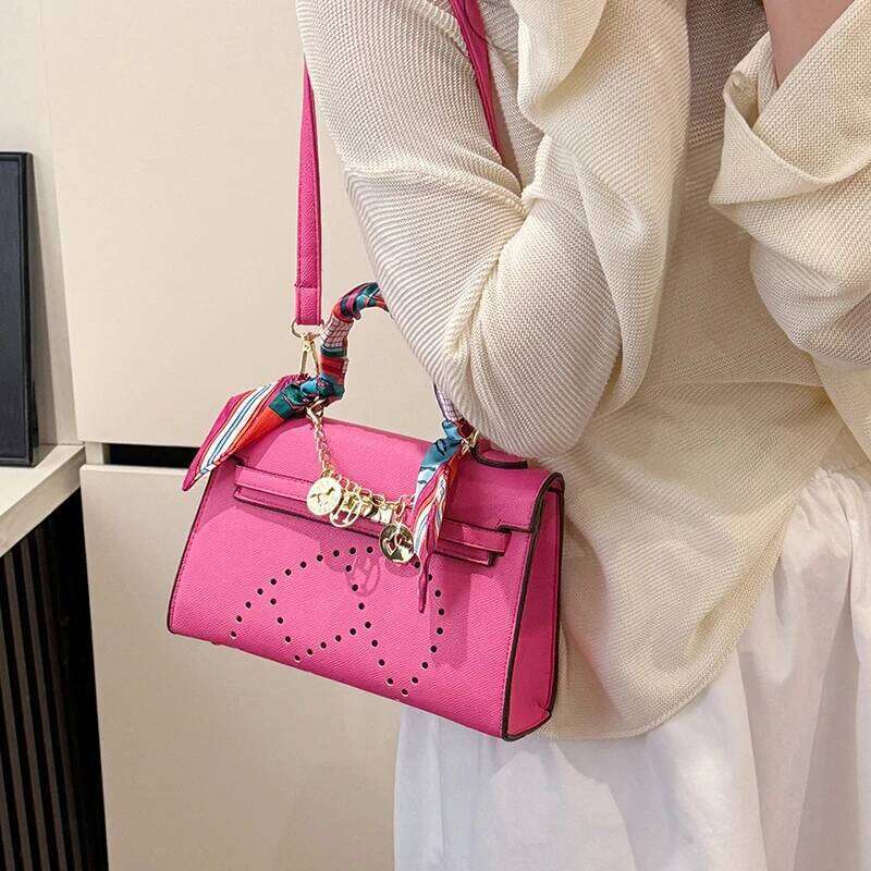 Elegant High-End Shopper Tote Bag For Fashionable Women With Large Capacity And Vintage Inspired Leather