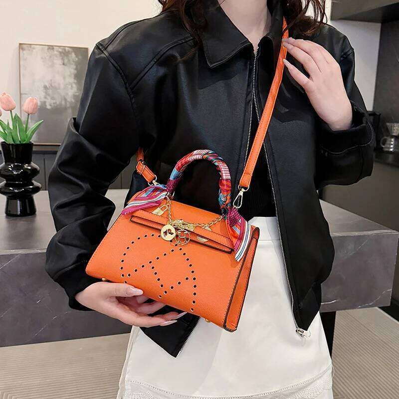 Elegant High-End Shopper Tote Bag For Fashionable Women With Large Capacity And Vintage Inspired Leather