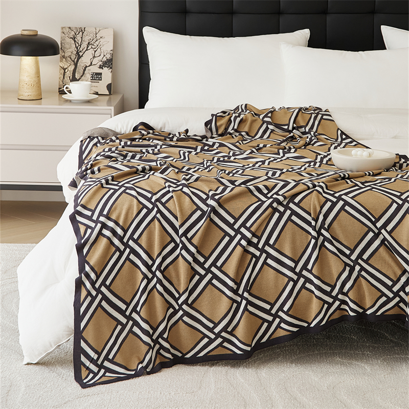 2025 new travel blanket Lightweight Plush Woven Coverlet Ideal for Lounge Furniture, Sleeping Arrangements, Picnic Trips