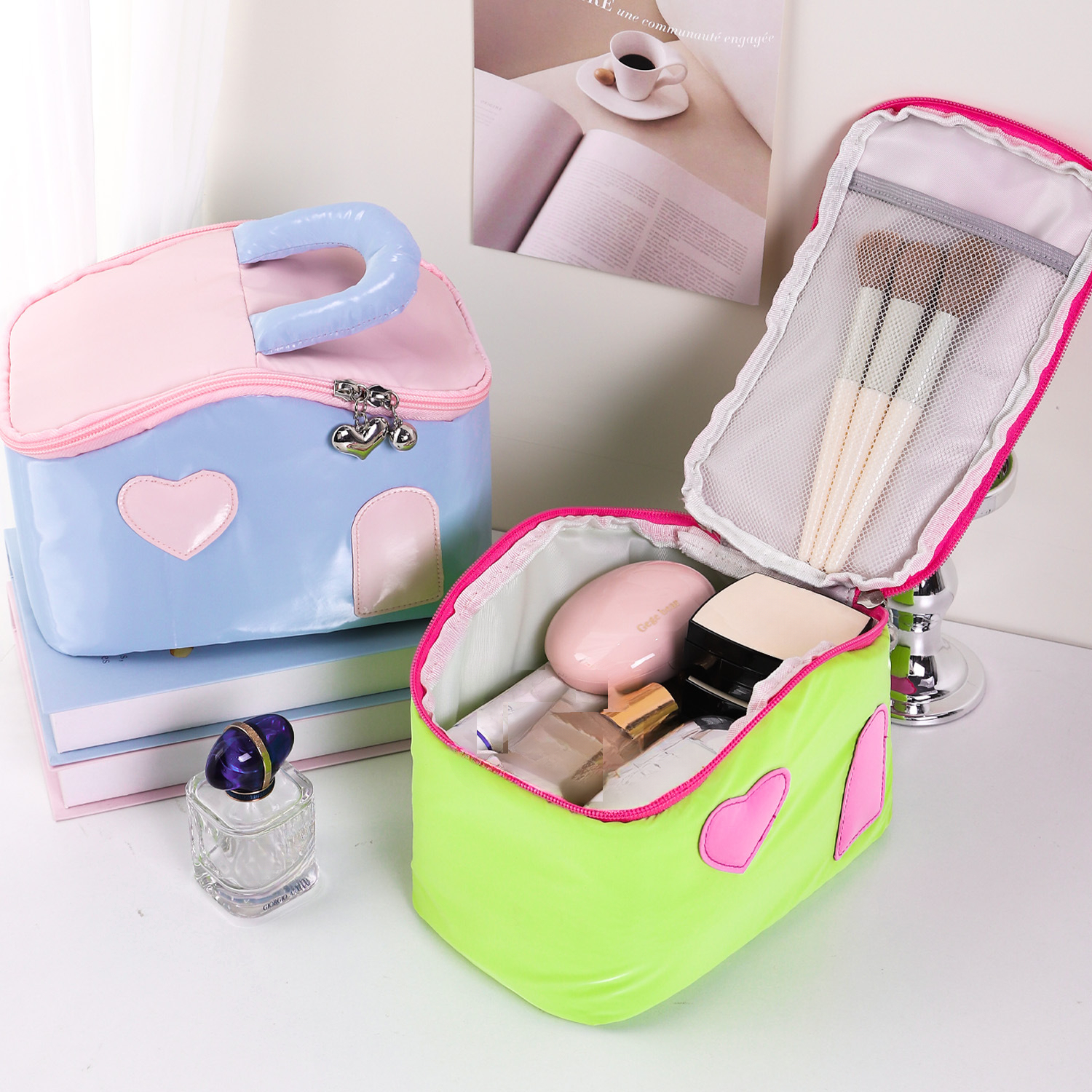 2025 autumn new color elegant blocked cabin makeup bag niche lightweight cute large bag capacity women s cosmetics storage bag travel grooming bag des