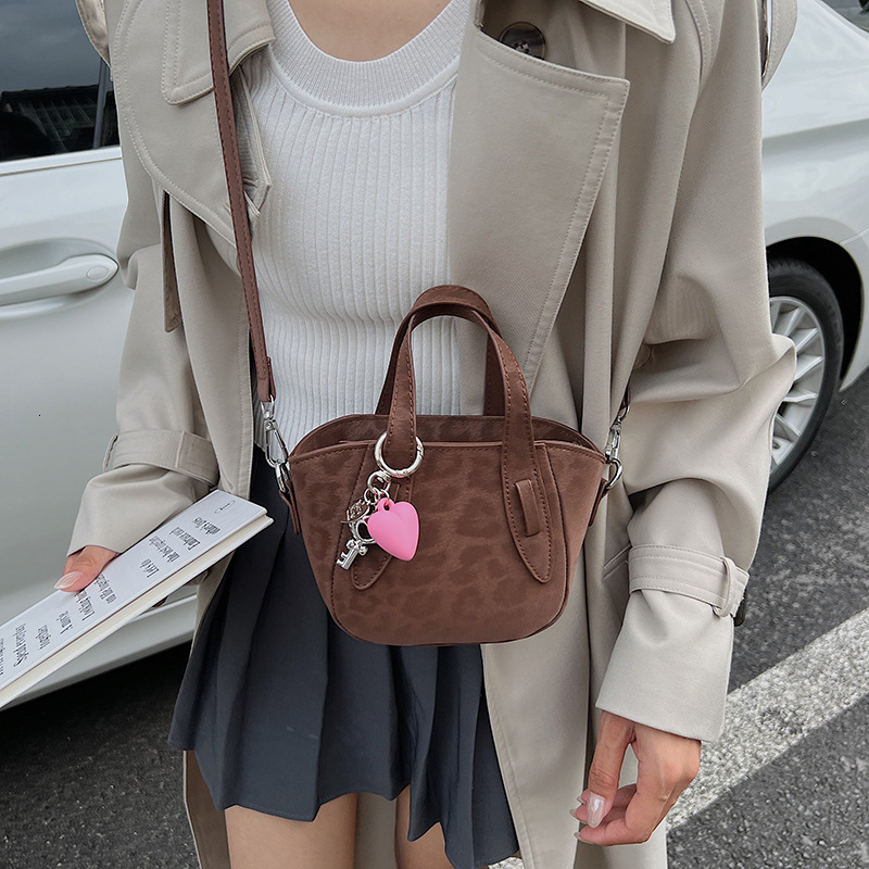 Autumn New Women s Shoulder Bag Retro Niche Leopard Print Women s Handbag Autumn And Winter New Casual Women s Crossbody Bag New Designer Bag