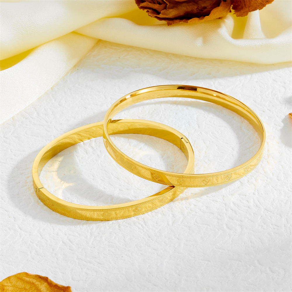 European and American fashion bracelets for women, lucky four-leaf clover bracelet, 18K gold-plated stainless steel, luxury designer wedding bracelet