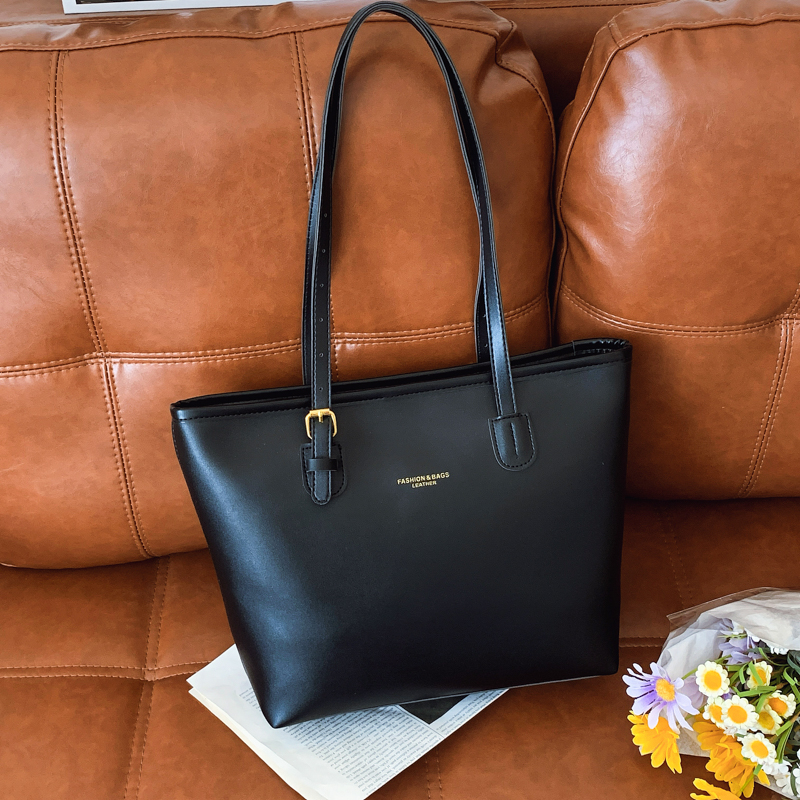 Ladies' fashionable street feel, simple and versatile single shoulder crossbody bag, versatile high-end fashion, large capacity for daily commuti