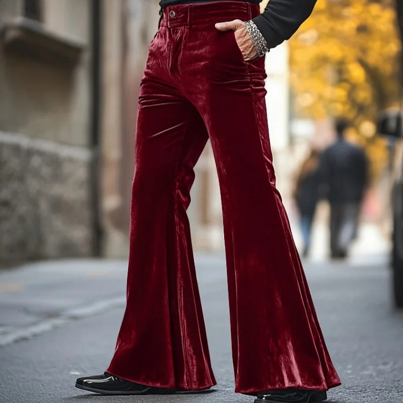 Mens flared trousers. Made of soft velvet suitable for daily wear with a fashionable streetstyle for dress pants. 250827