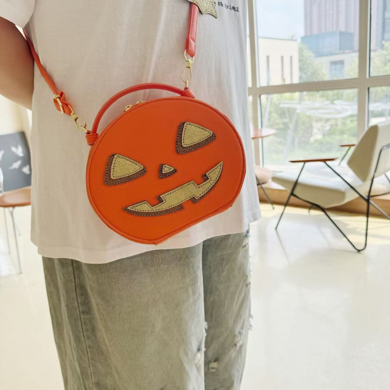 2025 autumn new fashion Halloween cute niche style lightweight single atmosphere shoulder unique fashion pumpkin bag designer single shoulder bag