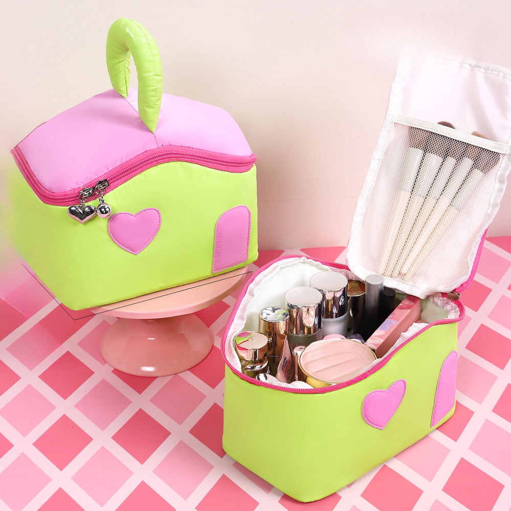 2025 autumn new color elegant blocked cabin makeup bag niche lightweight cute large bag capacity women s cosmetics storage bag travel grooming bag des