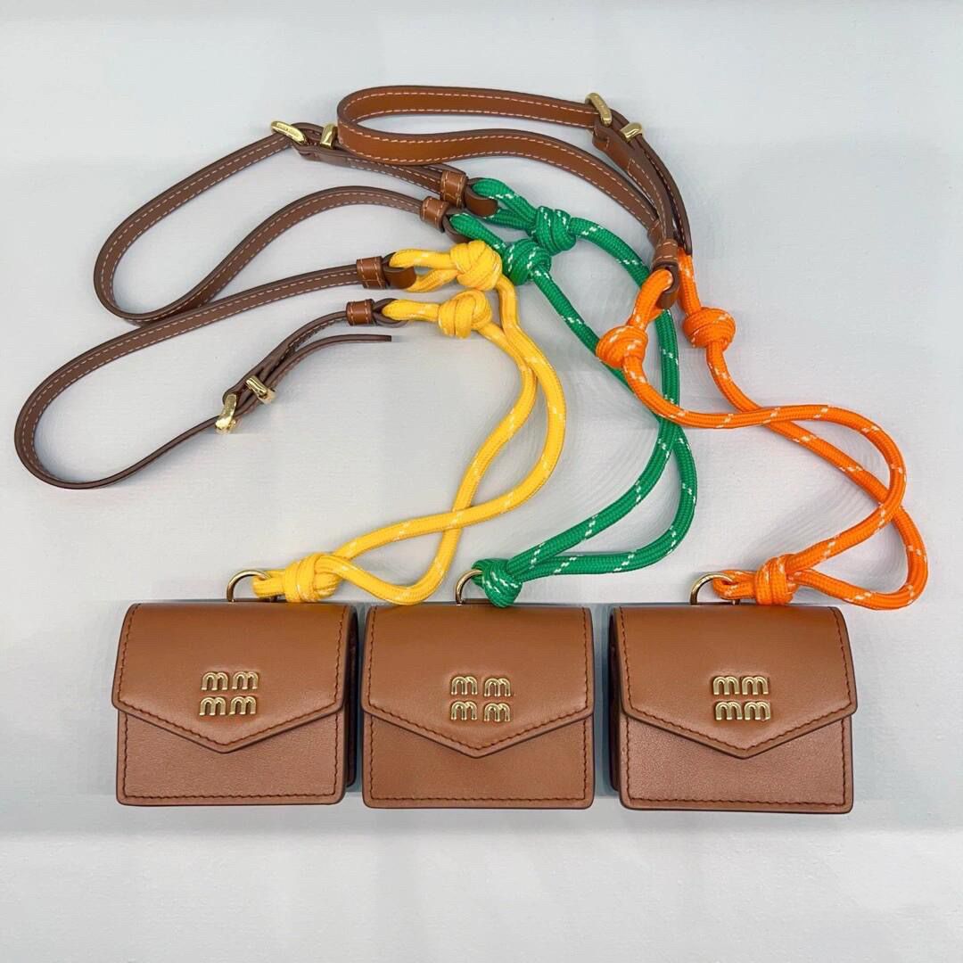 High Quality Leather Keychain Classic key Chain Luxury Designer Keyring Cute bag charm for women and girl Christmas gift surprise accessories