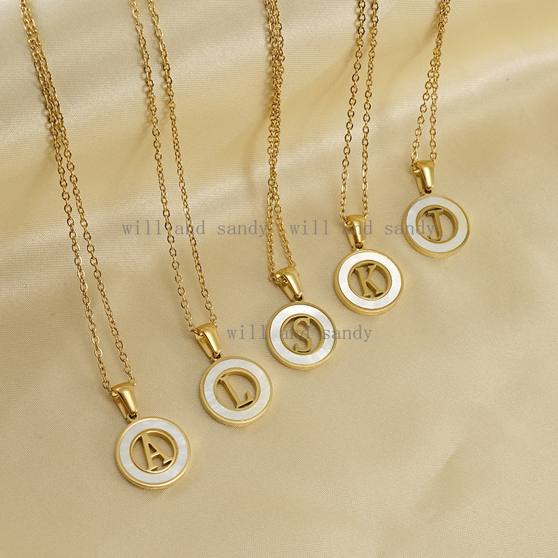 26 English Letter Necklace Tarnish Free 18k Gold Hollow Shell Alphabet Initial Name Pendant Necklaces Stainelss Steel Chain Women Girls Designer Jewel