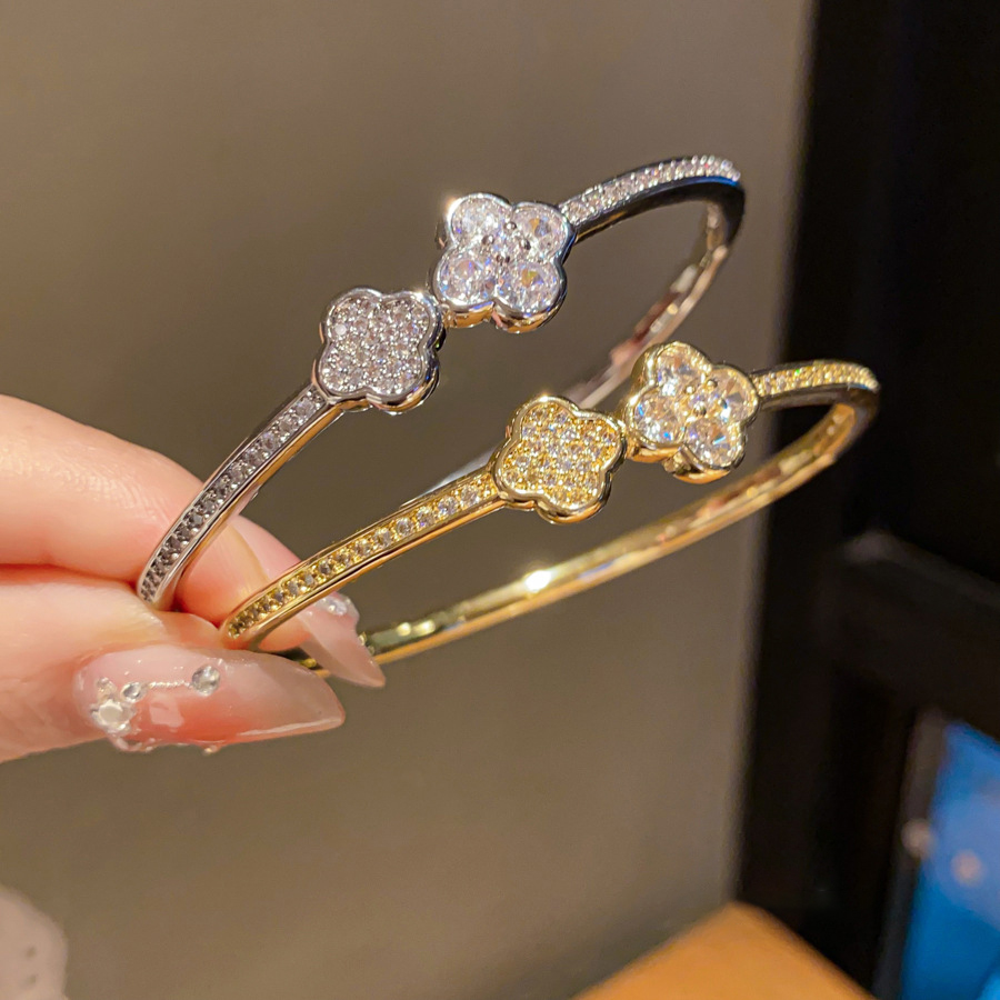 Gold crystal bracelet high quality accessories ins four-leaf clover bracelet European and American fashion all-match bracelet