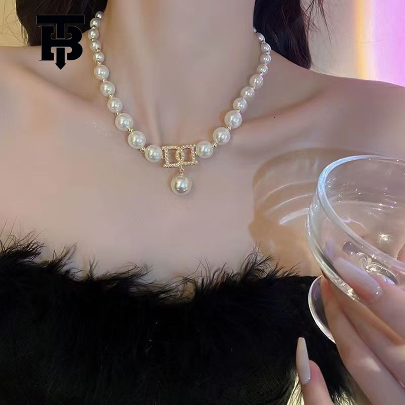 Free Shipping For New Designer Accessories New Chinese Style Pearl Necklace Set For Women High-end Luxury Clavicle Chain Niche Design Earrings Wholesa