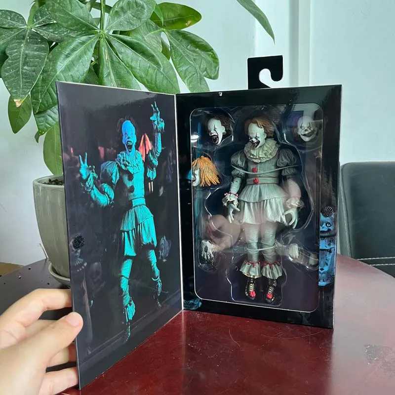 NECA Pennywise Joker Figure Pennywise Joker Bill Toy Horror Doll Action Figure Model Toys Joint Movable Doll Bookshelf Ornament W250828