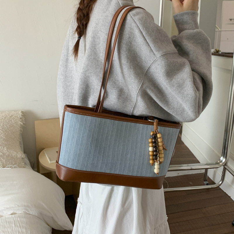 Autumn New Women s Shoulder Bag Retro Style Women s Underarm Commuter Bag New Denim Large Capacity Handbag Autumn New Designer Bag