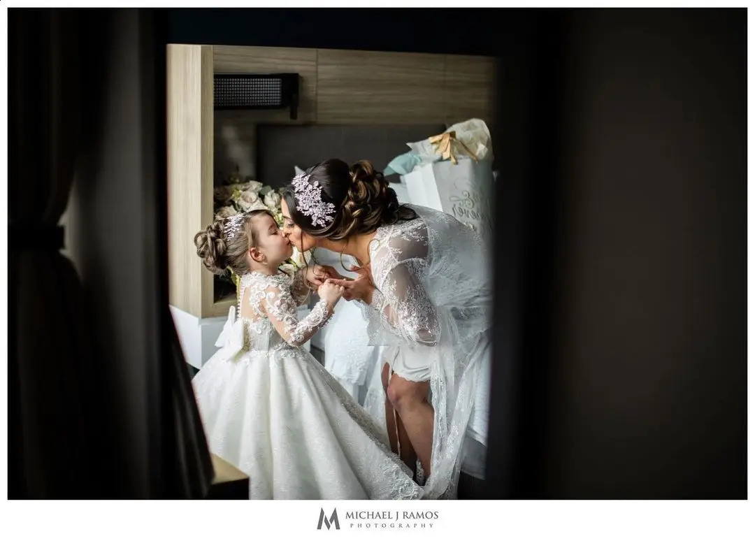 White Flower Girl Dress Glitter Sparkly Maxi Train Lovely Bow Bead Floral Appqulies Princess Holy Fisrst Communion Ball Gown 250828