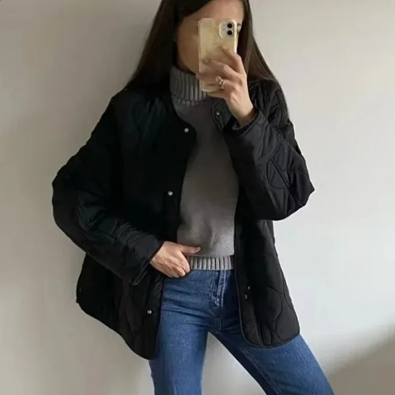 TRAF Cropped Quilted Jacket Woman DemiSeason Short Padded Jacket Parkas Black Army Green Outwears Warm Lightweight Padded Women 250827