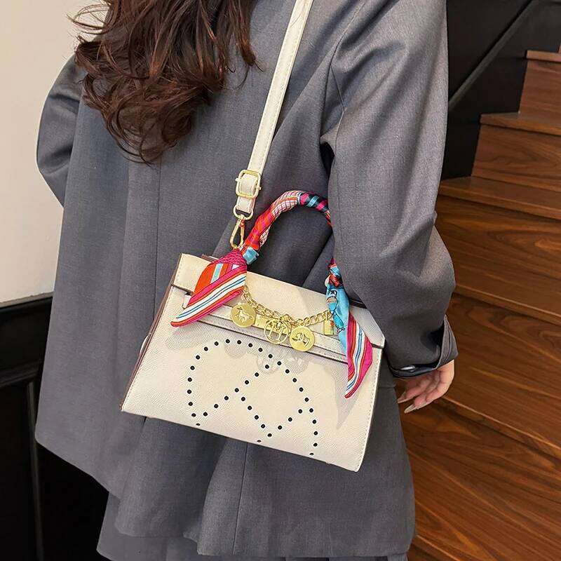 Elegant High-End Shopper Tote Bag For Fashionable Women With Large Capacity And Vintage Inspired Leather