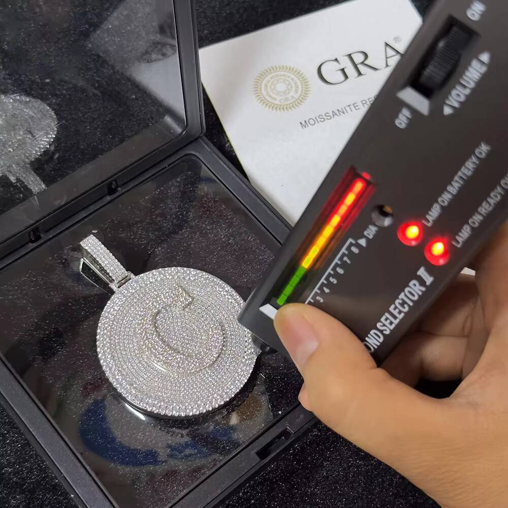 Custom Made Luxury Jewelry High Quality 26letter Alphabet Round VVS Moissanite Pendant 925 Silver Iced Out Hip Hop Style