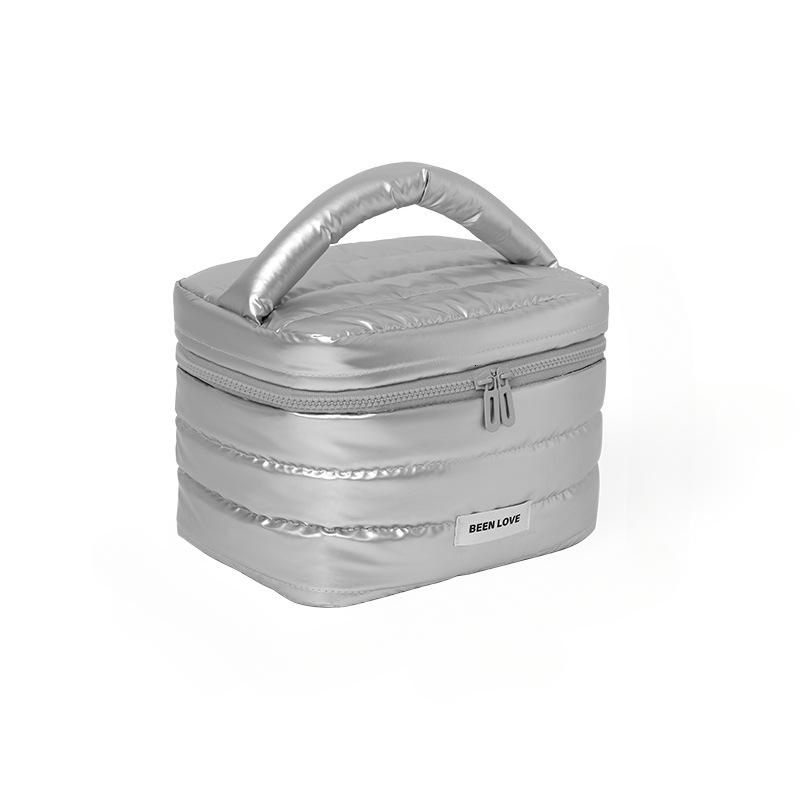 2025 Autumn New Travel Cosmetics Storage Bag Simple Storage Elegant Bag Travel Essential Lightweight Designer Handbag Women's Storage Bag