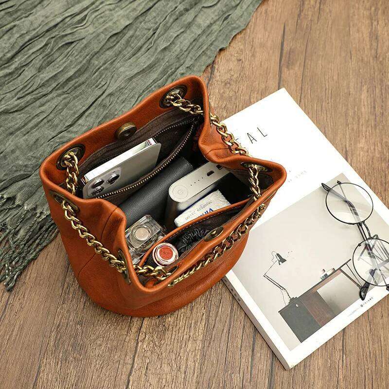 New Bucket Retro Handmade Vegetable Tanned Leather Women's Chain Tassel Fashion Simple Messenger Bag 2025
