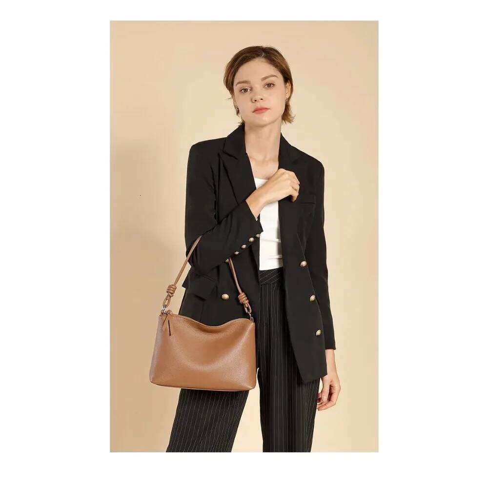 First Layer Cowhide Underarm Tote Women 2025 Commuting Large Capacity Shoulder Messenger Bag Genuine Leather Dumpling Bags