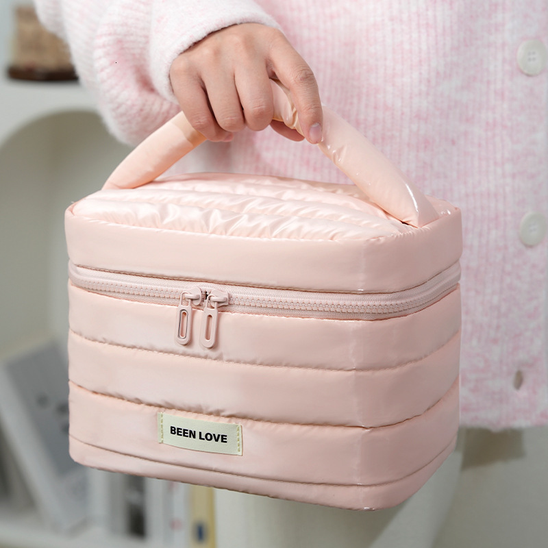 2025 Autumn New Travel Cosmetics Storage Bag Simple Storage Elegant Bag Travel Essential Lightweight Designer Handbag Women's Storage Bag