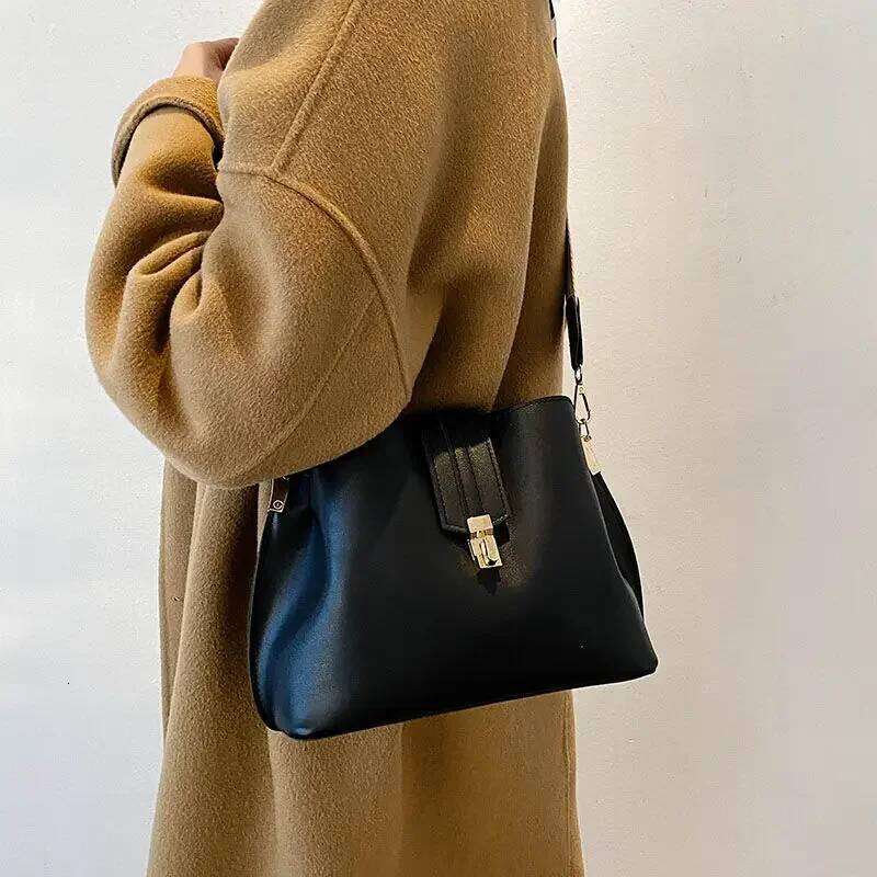 New Women's Retro Large Capacity Shoulder Korean Version Bucket Niche Design Western Texture Crossbody Canvas Strap Bagluxury bag tote bag