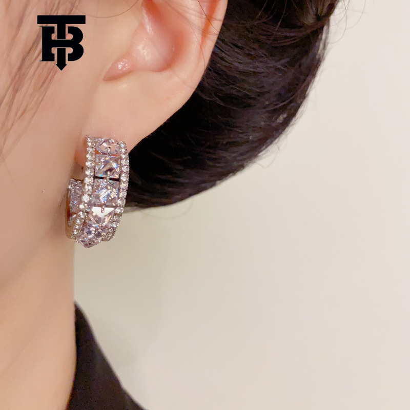Free Shipping For New Designer Accessories Retro Zircon Geometric C-shaped Earrings For Women Light Luxury Unique Personality Elegant High-end Hoop Ea