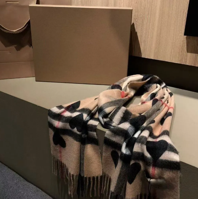 Women's Scarf Designer Women's Scarf Cashmere Scarf Scarf Winter Suitable for both men and women High-quality soft and thick scarf Fashionable scarf Luxurious scarf