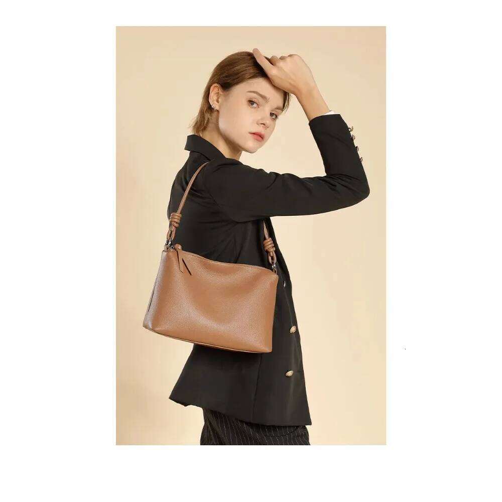 First Layer Cowhide Underarm Tote Women 2025 Commuting Large Capacity Shoulder Messenger Bag Genuine Leather Dumpling Bags
