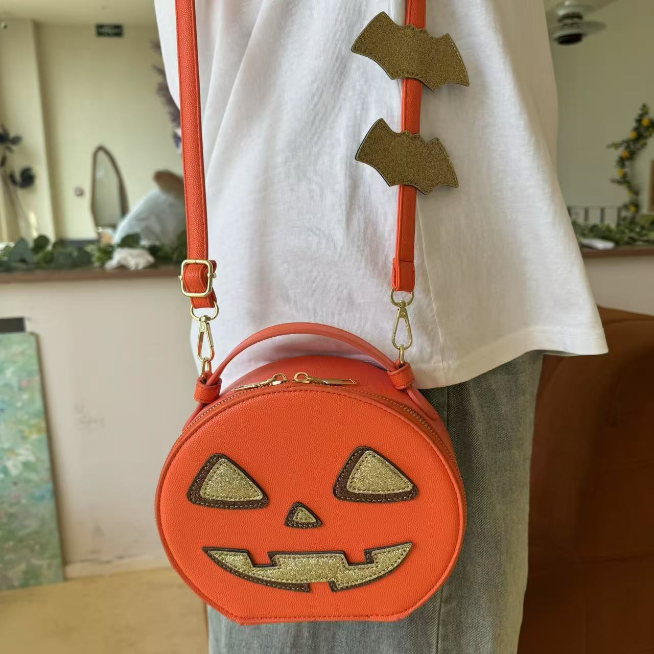 2025 autumn new fashion Halloween cute niche style lightweight single atmosphere shoulder unique fashion pumpkin bag designer single shoulder bag