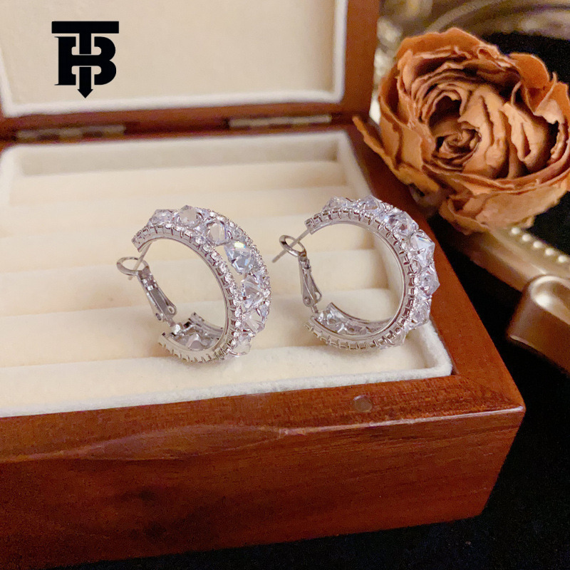Free Shipping For New Designer Accessories Retro Zircon Geometric C-shaped Earrings For Women Light Luxury Unique Personality Elegant High-end Hoop Ea