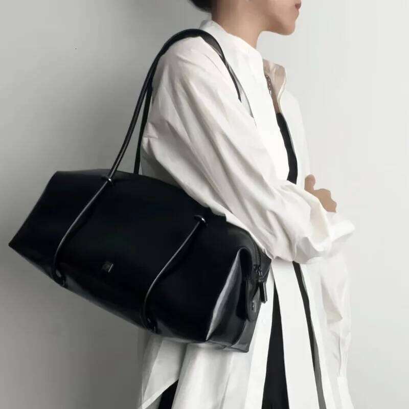 Large Capacity Boston Hottie Trendy Streetewear Moto Bag Spicy Girl High Quality One Shoulder Travel Lage Tote Handbag