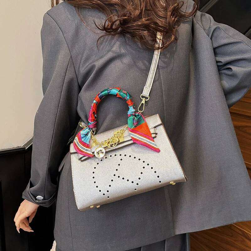 Elegant High-End Shopper Tote Bag For Fashionable Women With Large Capacity And Vintage Inspired Leather