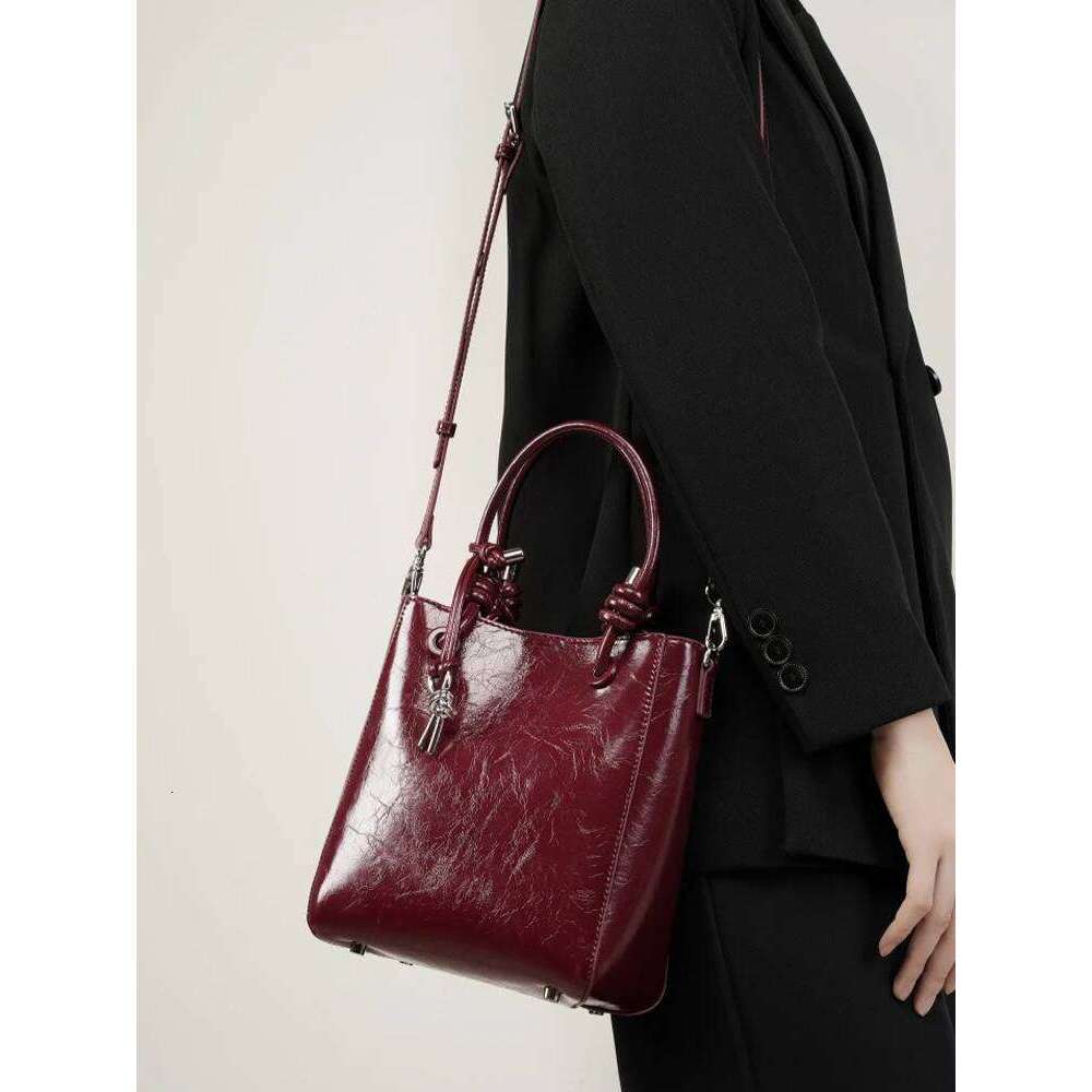 Zency Popular Genuine Leather Shoulder Bag Bucket Girls Fashion Handbag Cherry Red Small Bags For Women Daily Outing