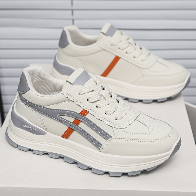 Designer Fashion Women's Shoes 2025 New Versatile Soft Sole Student Running Shoes Casual Shoes Soft Leather White Sneakers 48