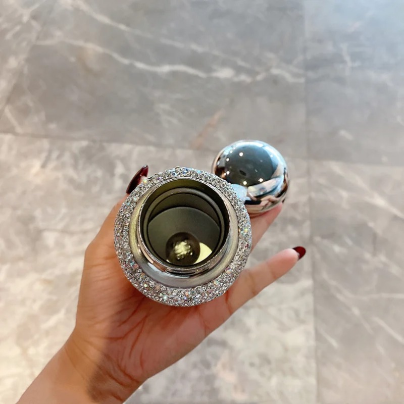 Designer Stainless Steel Portable Thermos Bottle for Women Luxury Five-petaled Flowers Rhinestone Vacuum Flask Hot and Cold Water Kettle 220ml