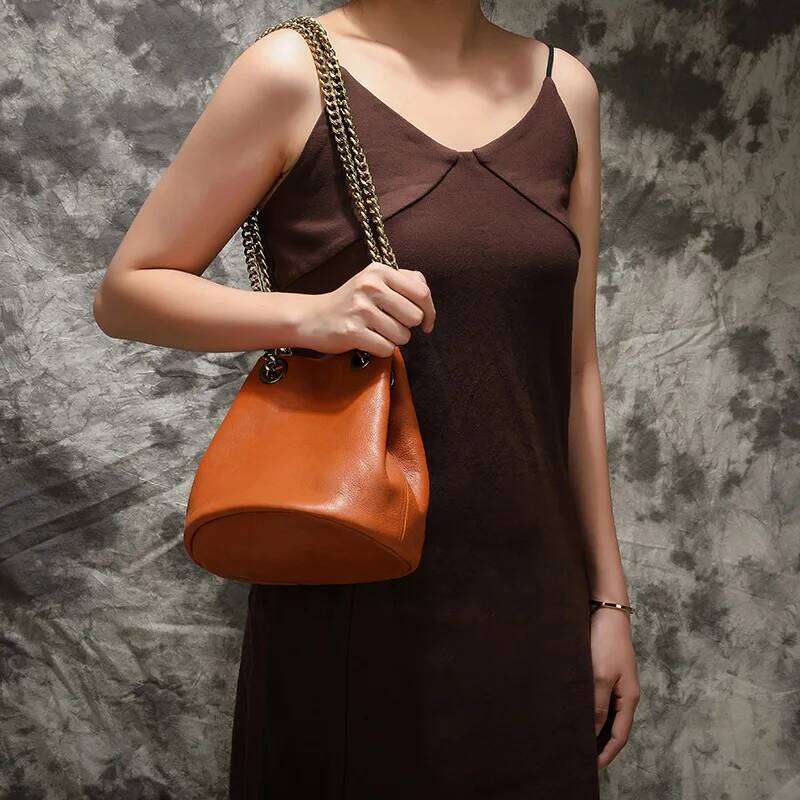 New Bucket Retro Handmade Vegetable Tanned Leather Women's Chain Tassel Fashion Simple Messenger Bag 2025