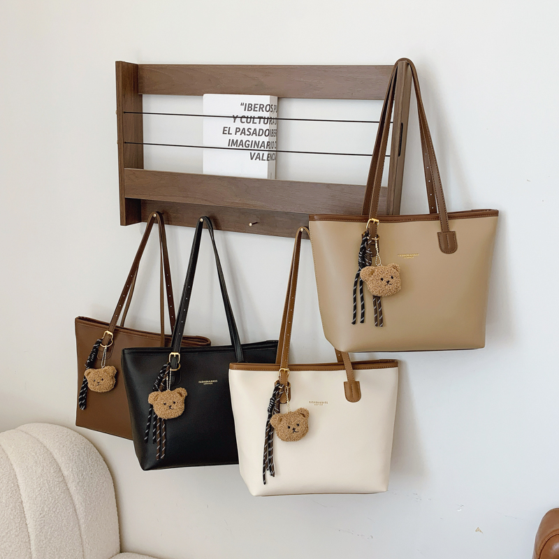 Ladies' fashionable street feel, simple and versatile single shoulder crossbody bag, versatile high-end fashion, large capacity for daily commuti